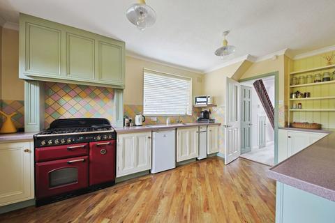 4 bedroom detached house for sale, Lynwood Avenue, Anlaby, Hull, East Riding of Yorkshire, HU10 7DP