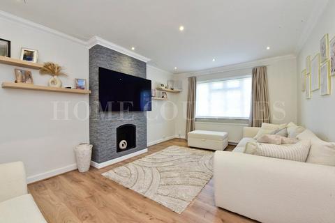 undefined, Billy Lows Lane, Potters Bar, EN6