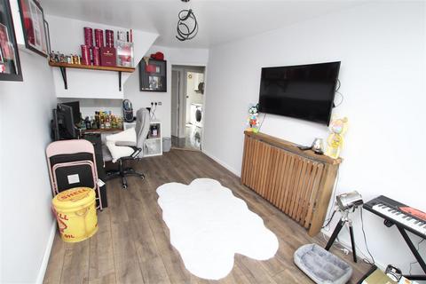 5 Brander Close, Idle, Bradford, BD10 8SY