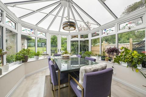 5 Glovers Close, Biggin Hill, Westerham, TN16 3GA