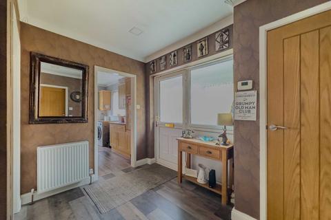 3 bedroom semi-detached house for sale, Carlinghow Lane, Batley