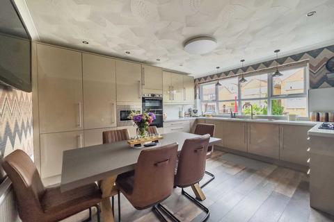 3 bedroom semi-detached house for sale, Carlinghow Lane, Batley