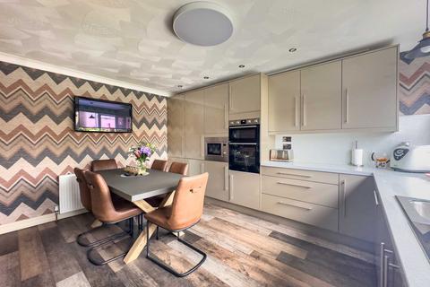 3 bedroom semi-detached house for sale, Carlinghow Lane, Batley