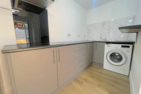 Studio to rent, Norman Road, Ashford TW15