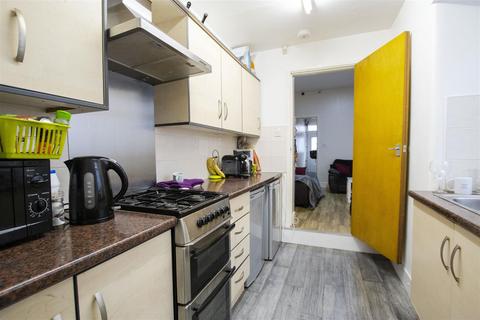 4 bedroom property to rent, Dawlish Road, Birmingham B29