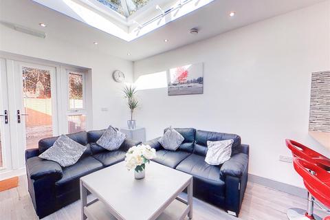 6 bedroom property to rent, Teignmouth Road, Birmingham B29