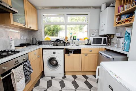 2 bedroom house to rent, Tealby Grove, Birmingham B29