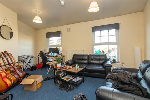 3 bedroom apartment to rent, Bristol Road, Birmingham B29