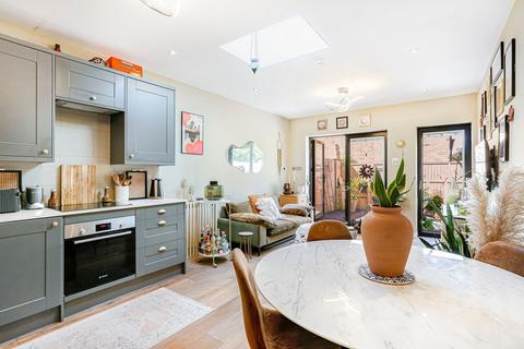 2a Balfour Road, London, W13 9TN