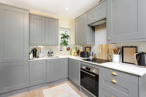 2a Balfour Road, London, W13 9TN