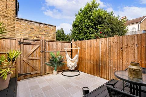 2a Balfour Road, London, W13 9TN