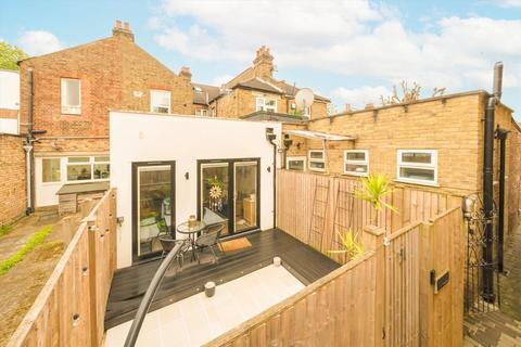 2a Balfour Road, London, W13 9TN