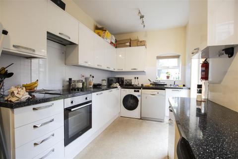 6 bedroom house to rent, Raddlebarn Road, Birmingham B29