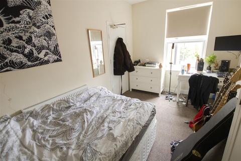 6 bedroom house to rent, Raddlebarn Road, Birmingham B29