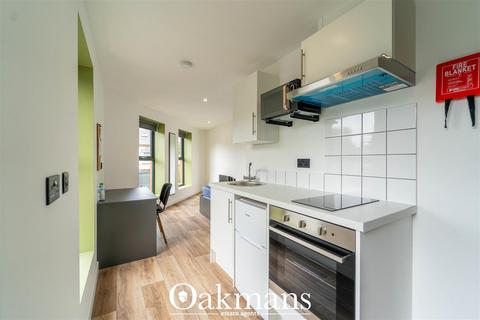 Studio to rent, Pershore Road, Birmingham B30
