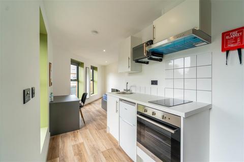 Studio to rent, Pershore Road, Birmingham B30