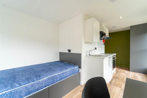 Studio to rent, Pershore Road, Birmingham B30