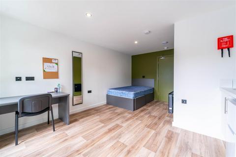 Studio to rent, Pershore Road, Birmingham B30