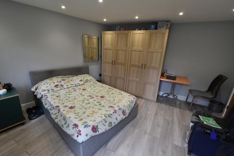 Studio to rent, Harrow, HA2