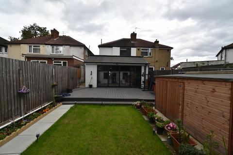 Studio to rent, Harrow, HA2