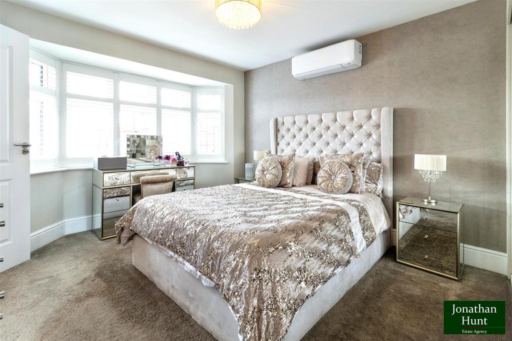 Principal bedroom