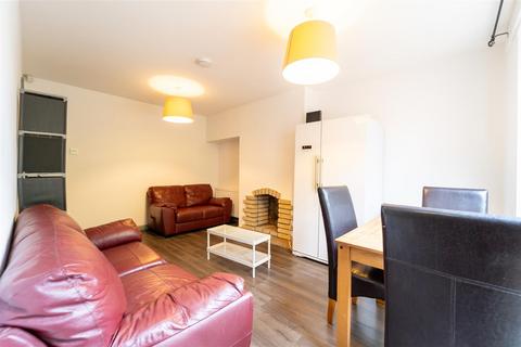 5 bedroom house to rent, Rodbourne Road, Birmingham B17