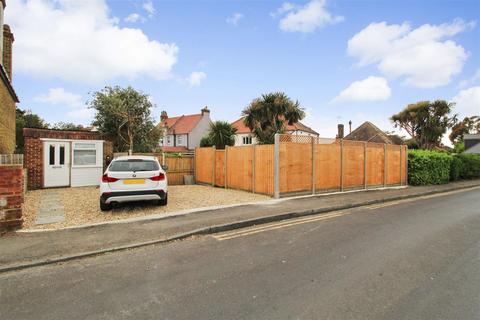 2 bedroom detached bungalow for sale, Beacon Road, Broadstairs