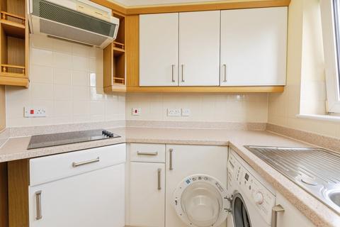 2 bedroom retirement property for sale, Farnham Close, London N20