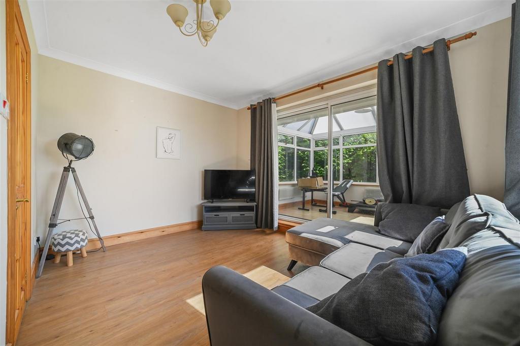 Snug/downstairs bedroom
