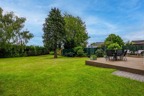 Fairview, 4 Lawson Leas, Barrowby, Grantham, NG32 1EH