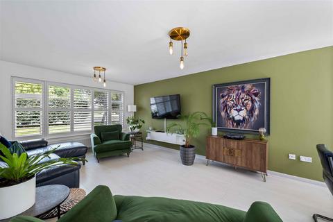 Fairview, 4 Lawson Leas, Barrowby, Grantham, NG32 1EH