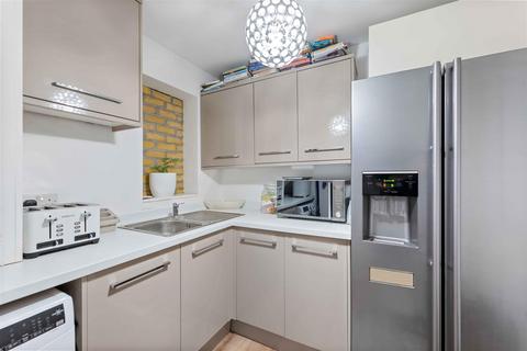 Fairview, 4 Lawson Leas, Barrowby, Grantham, NG32 1EH