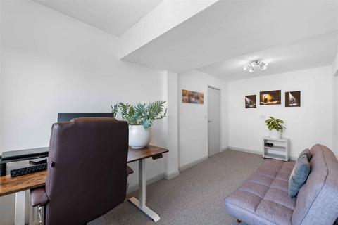 Fairview, 4 Lawson Leas, Barrowby, Grantham, NG32 1EH