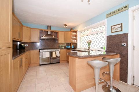 16 Hawkhill Avenue, Guiseley, Leeds, LS20 8AS