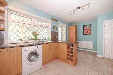 16 Hawkhill Avenue, Guiseley, Leeds, LS20 8AS