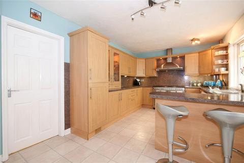 16 Hawkhill Avenue, Guiseley, Leeds, LS20 8AS
