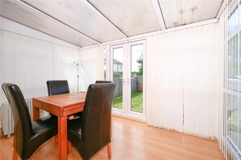 16 Hawkhill Avenue, Guiseley, Leeds, LS20 8AS