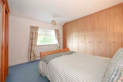 16 Hawkhill Avenue, Guiseley, Leeds, LS20 8AS