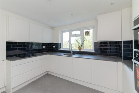 Wickliffe Avenue, Finchley