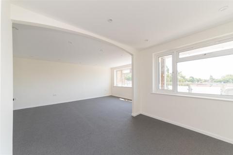 3 bedroom flat to rent, Wickliffe Avenue, Finchley
