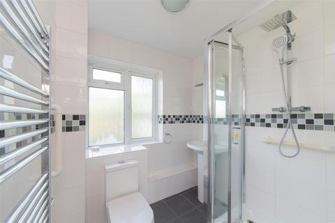3 bedroom flat to rent, Wickliffe Avenue, Finchley