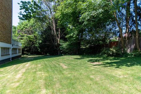 3 bedroom flat to rent, Wickliffe Avenue, Finchley