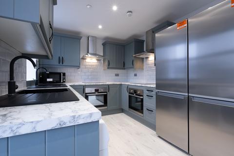 3 bedroom flat share to rent, Flat 1, Aberdeen House, 1, De La Beche Street SA1