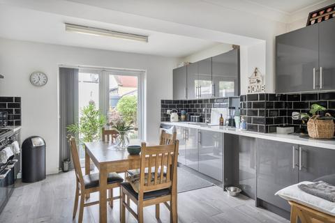 60 Arlington Drive, Carshalton, SM5 2EX