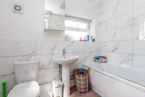 3 bedroom terraced house for sale, Kings Place, Rushden NN10