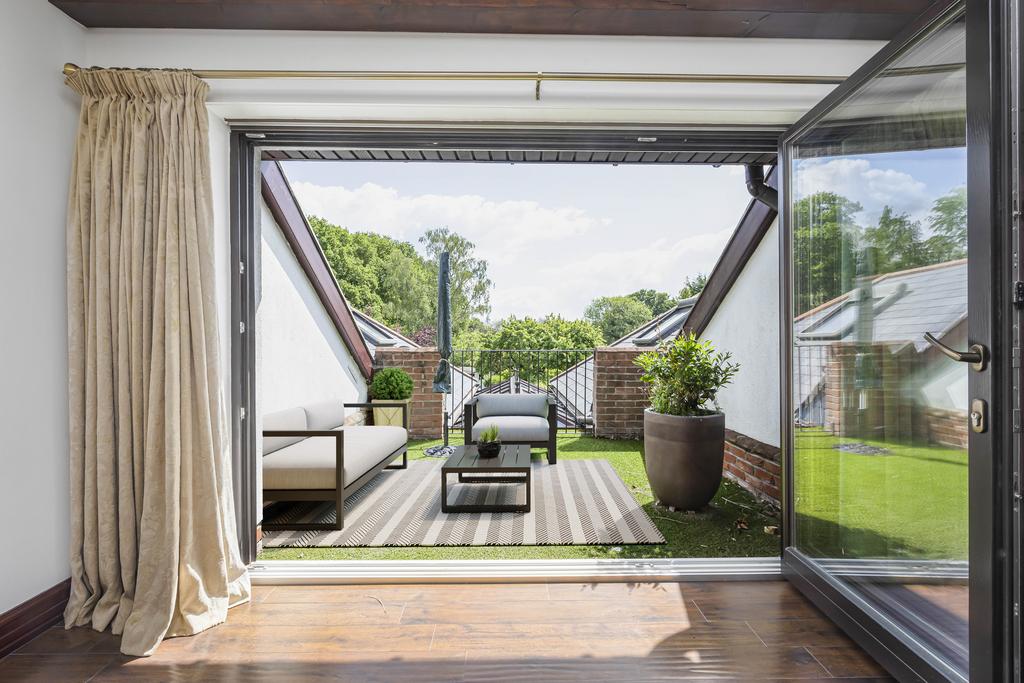 1st floor balcony