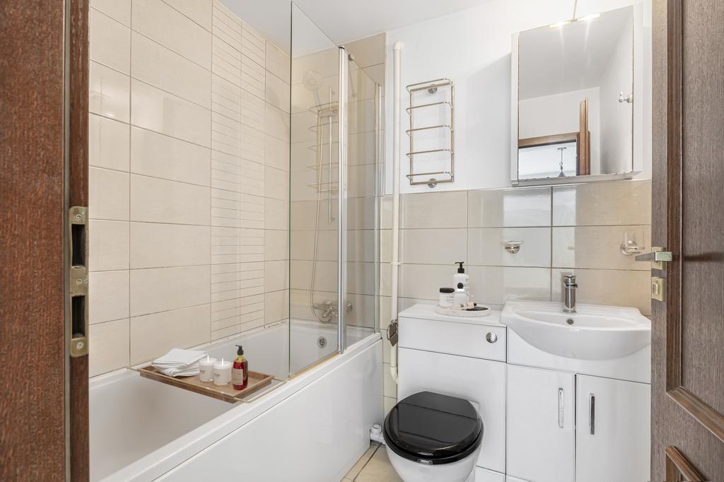 Annexe bathroom