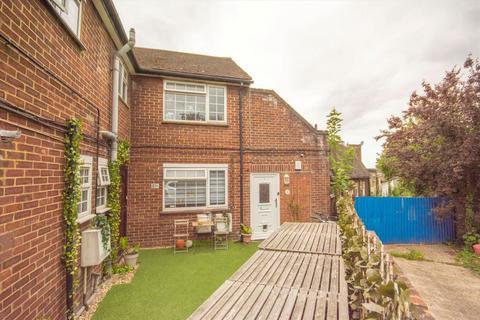 1 bedroom maisonette to rent, Station Road, London NW4