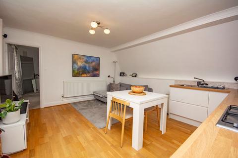 1 bedroom maisonette to rent, Station Road, London NW4