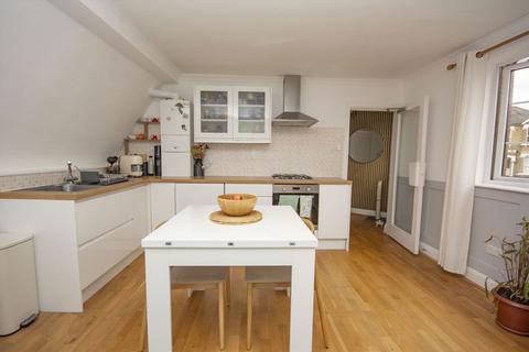 1 bedroom maisonette to rent, Station Road, London NW4